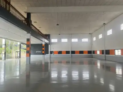 Fabrikhallen zur Miete in Ordes
