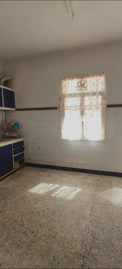 Cuina de Casa adosada en venda en Cedeira amb Parquet, Terrassa i Balcó