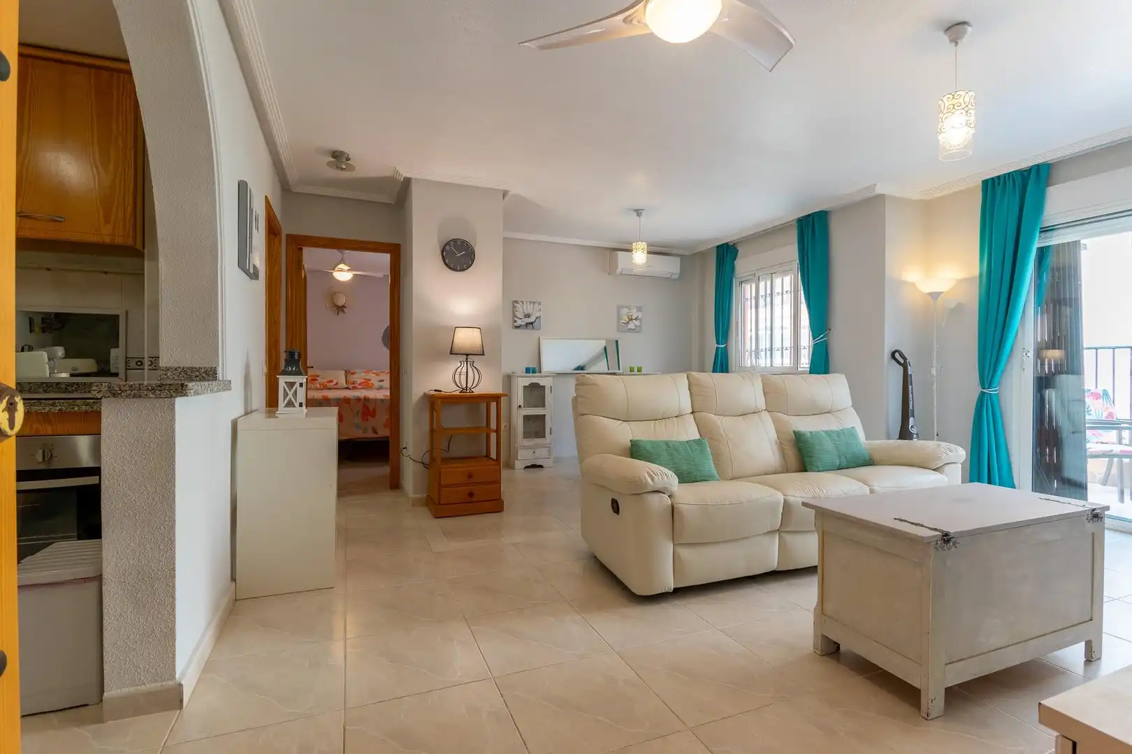 Sala d'estar de Dúplex en venda en Orihuela amb Aire condicionat, Jardí privat i Terrassa