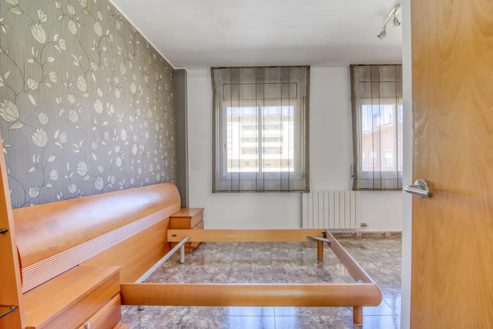 Habitación de Casa adosada en venta en Figueres con Calefacción, Jardín privado y Balcón