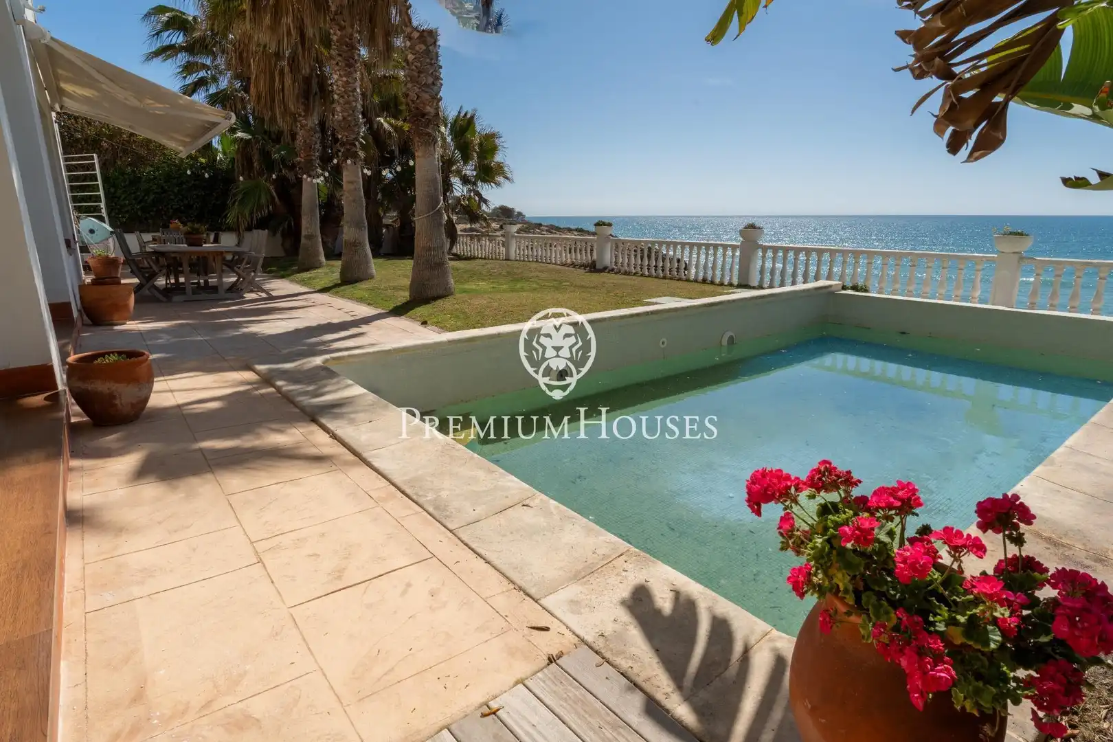Terrace of Houses for sale in Vilanova i la Geltrú  with Air Conditioner, Heating and Private garden