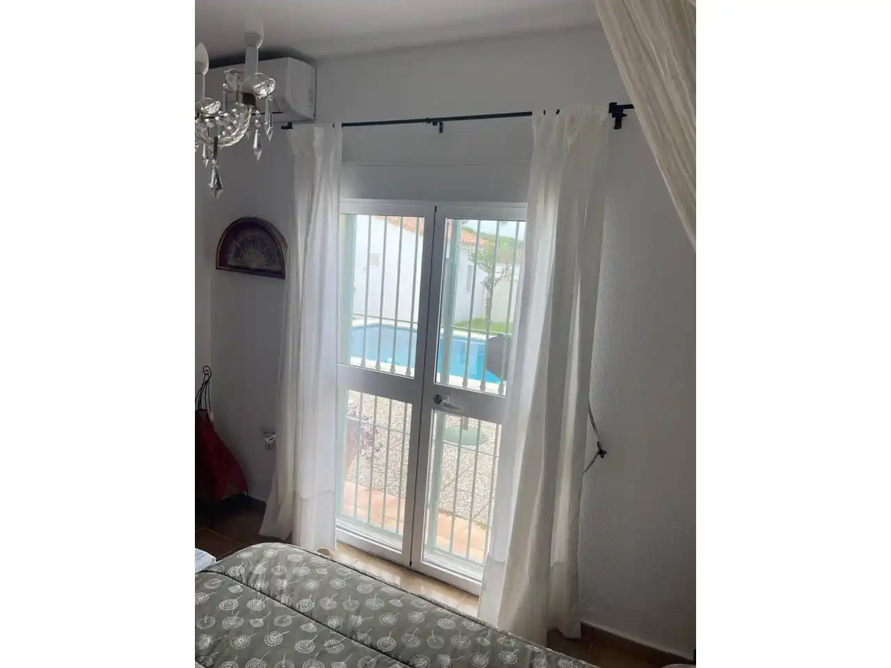 Dormitori de Casa o xalet en venda en Chiclana de la Frontera amb Aire condicionat, Jardí privat i Piscina