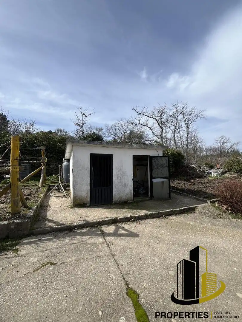 Vista exterior de Casa o chalet en venta en Linares de Riofrío