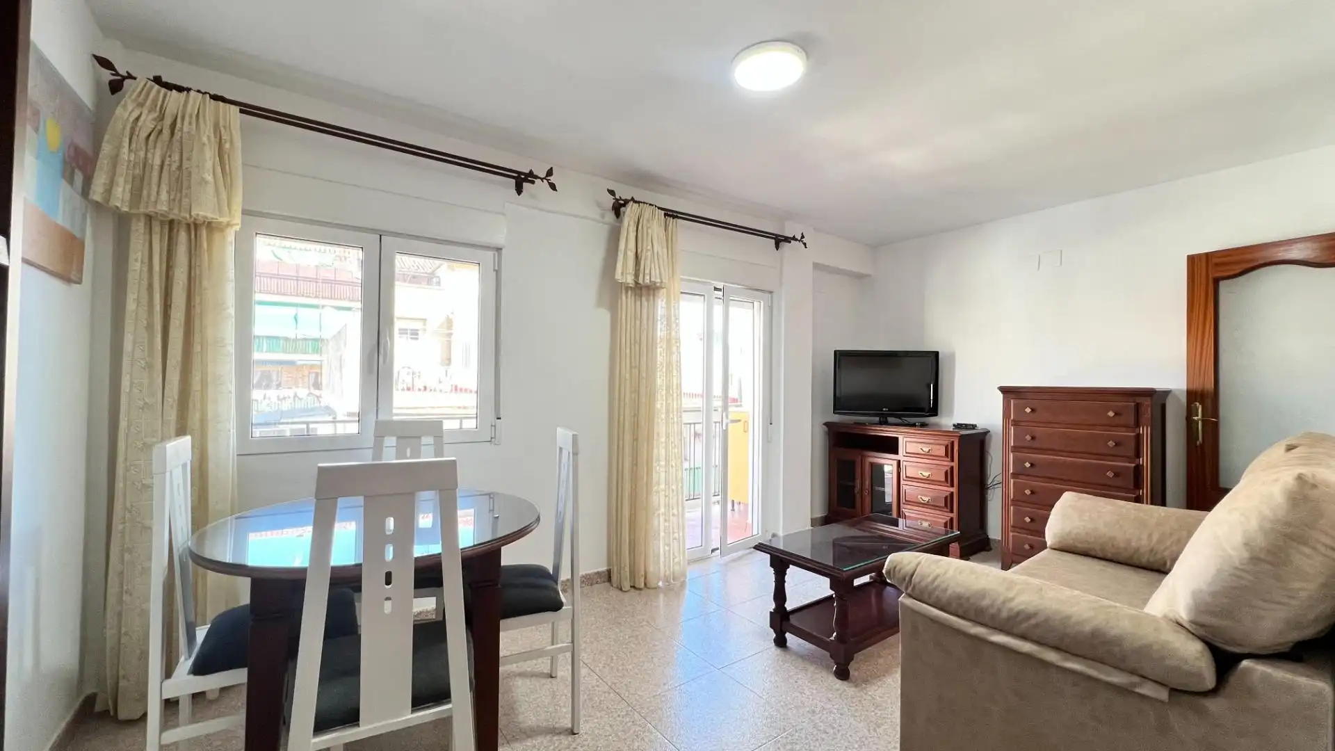 Sala de estar de Piso de alquiler en  Granada Capital con Terraza y Amueblado