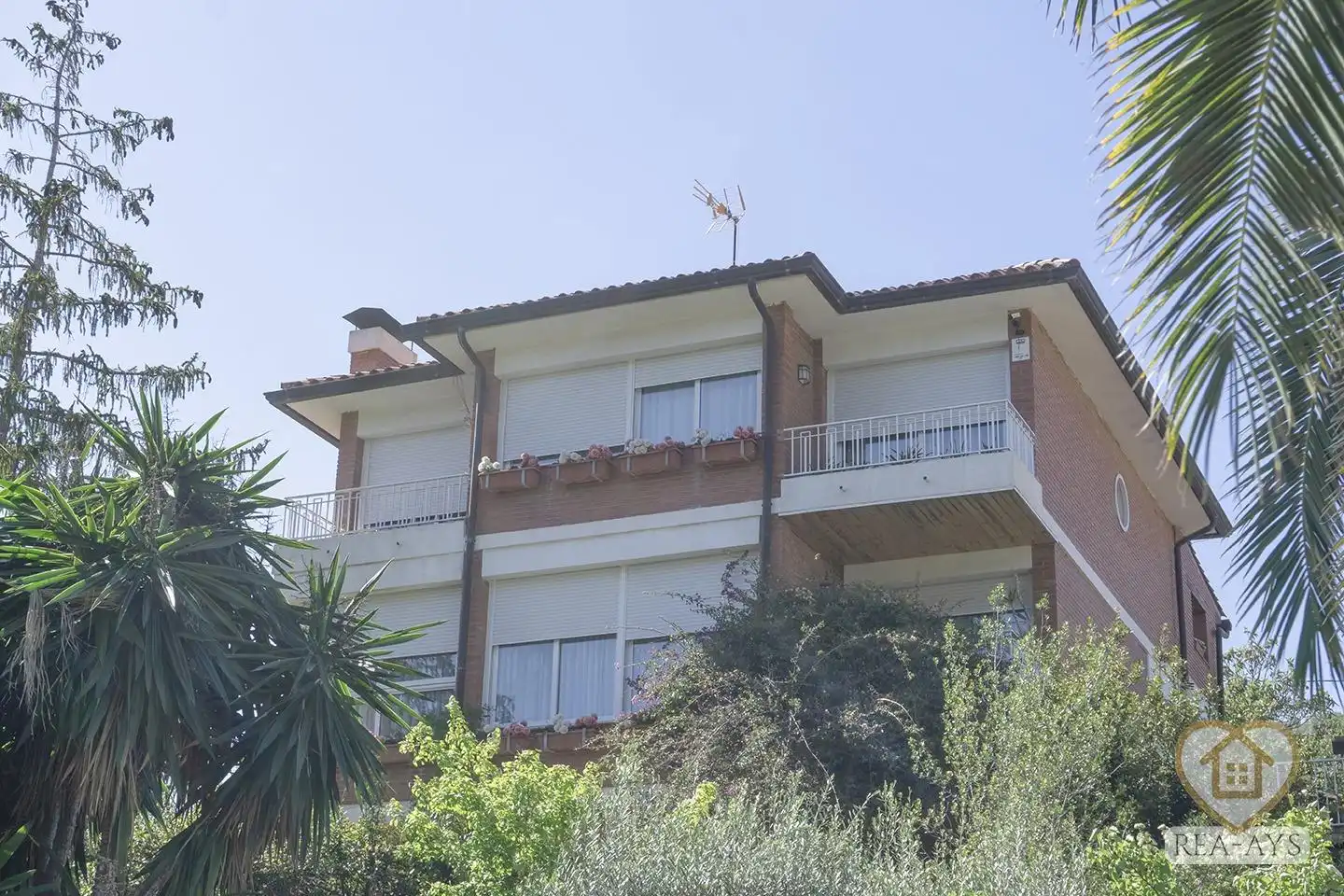 Vista exterior de Casa o chalet en venta en Vallirana con Jardín privado, Terraza y Trastero