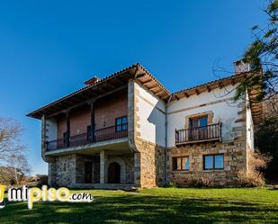 Vista exterior de Casa o xalet en venda en Colindres amb Terrassa