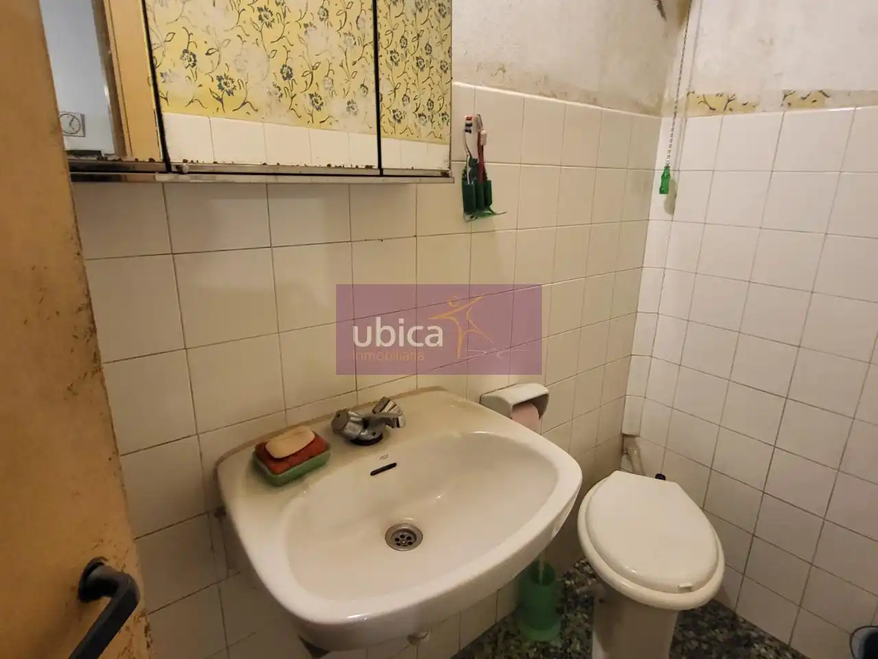 Bathroom of Flat for sale in Vigo   with Storage room and Furnished
