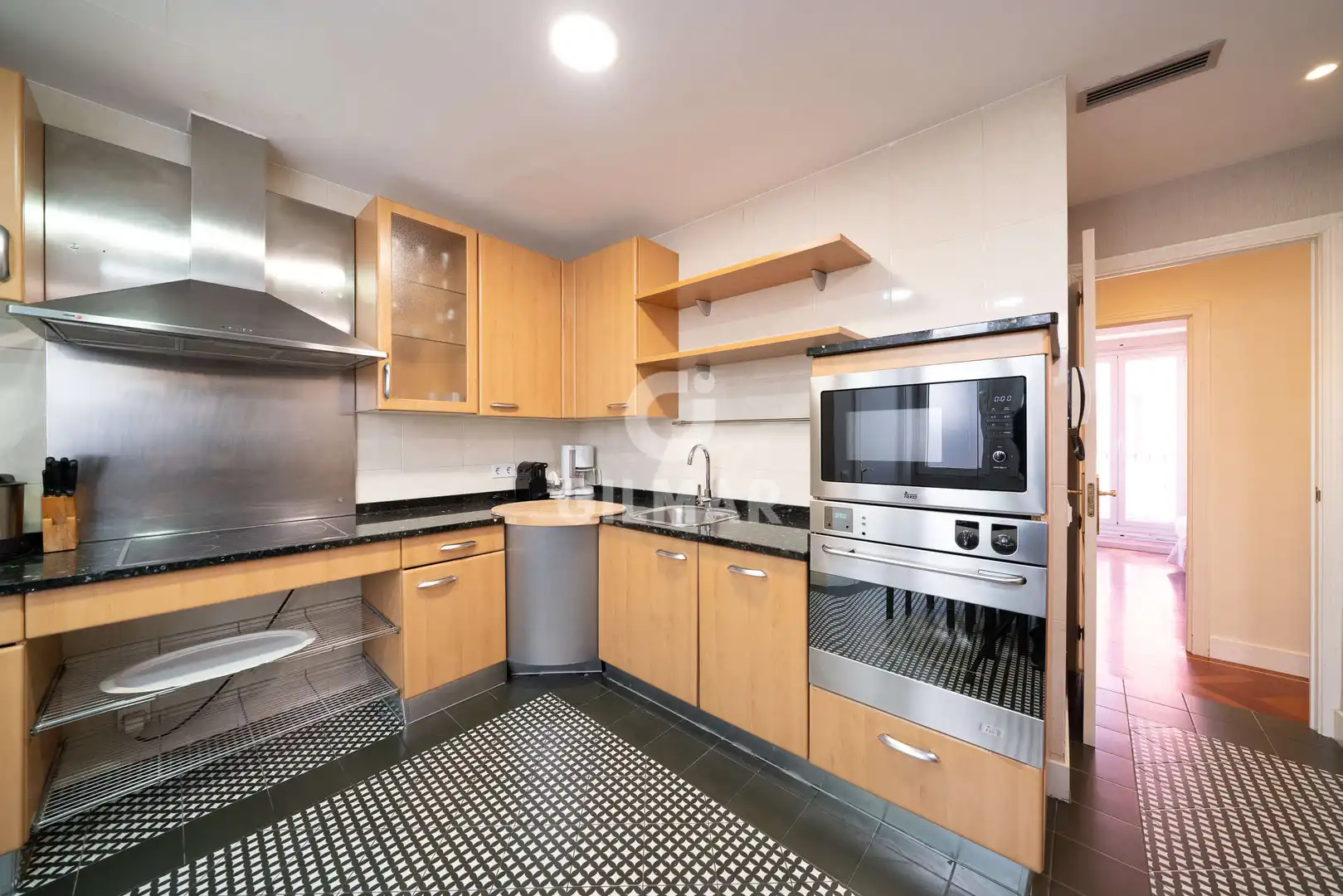 Kitchen of Flat for sale in Madrid  with Heating and Storage room