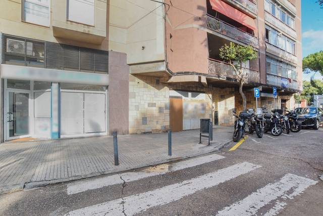 Local comercial en Alquiler en Av Burgos en Estació del Nord