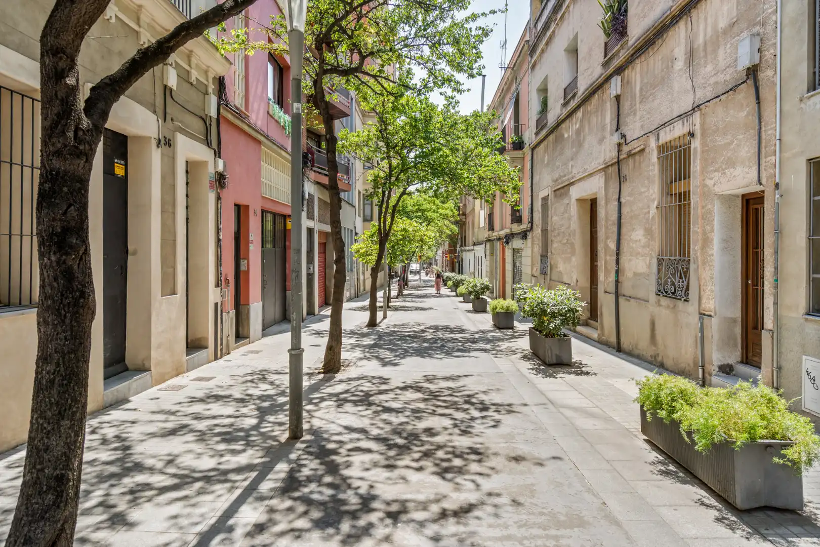 Außenansicht von Wohnung zum Verkauf in Barcelona mit Klimaanlage, Heizung und Balkon