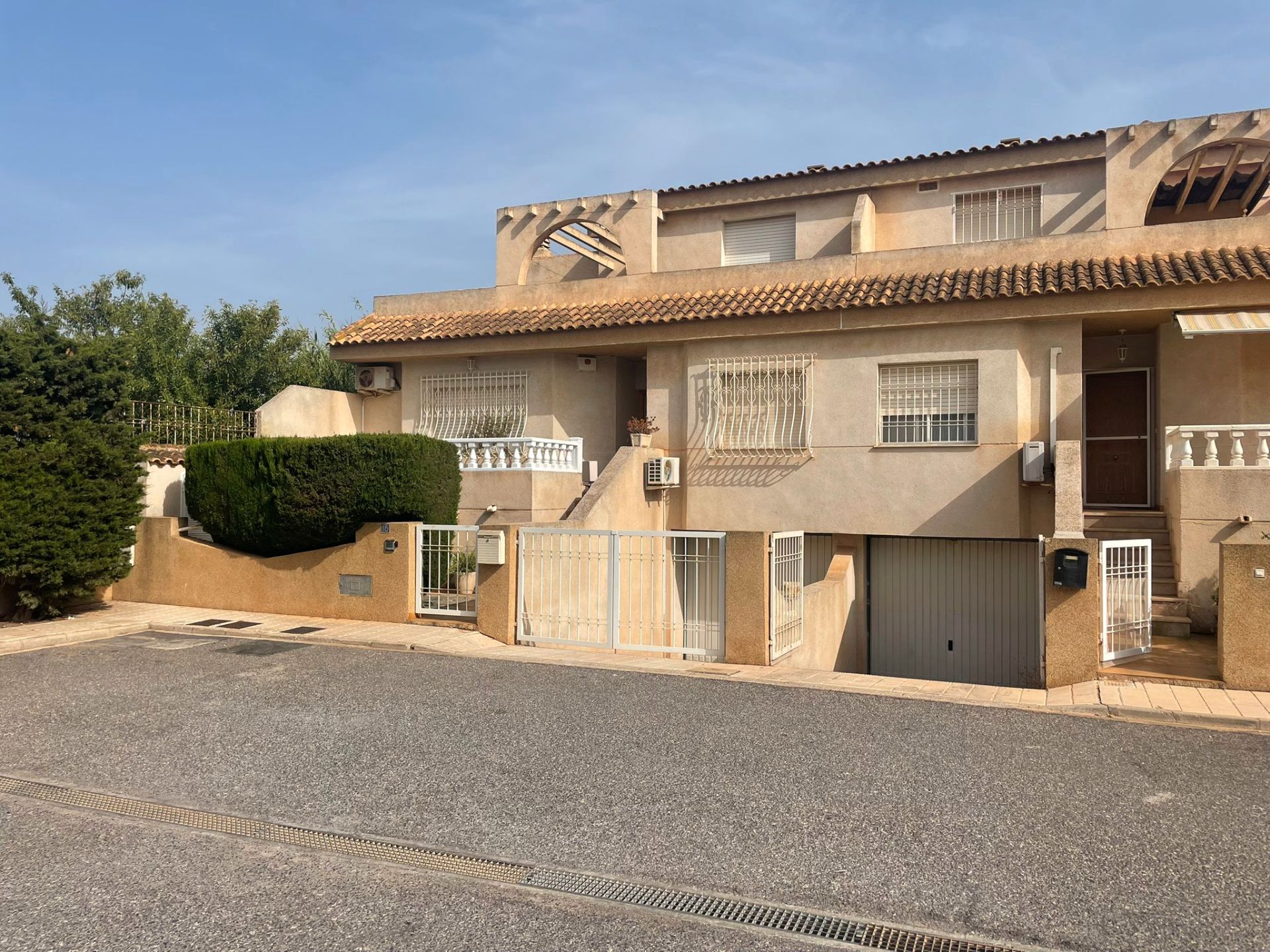 Vista exterior de Casa adosada de lloguer en Cartagena amb Aire condicionat, Calefacció i Jardí privat