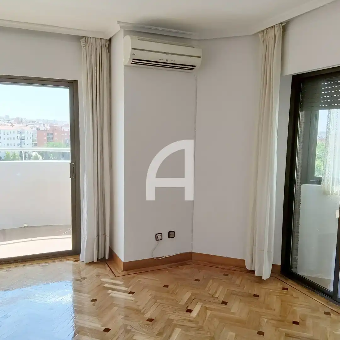 Bedroom of Flat for rent in Madrid  with Air Conditioner, Heating and Terrace