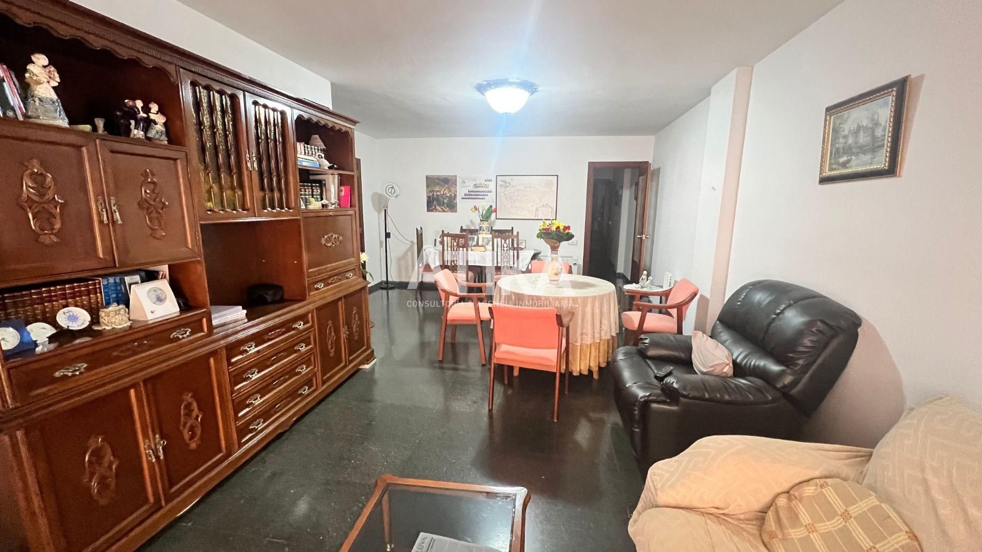 Sala d'estar de Pis en venda en Ontinyent amb Terrassa i Balcó