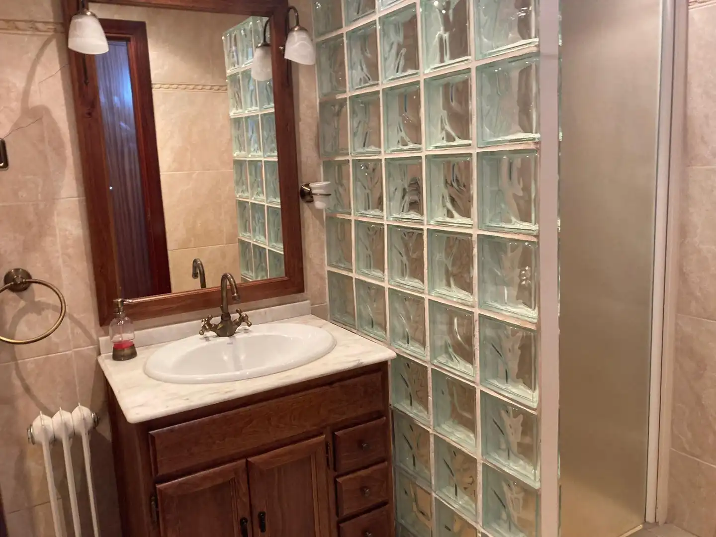 Baño de Piso de alquiler en Mollet del Vallès con Calefacción, Parquet y Amueblado