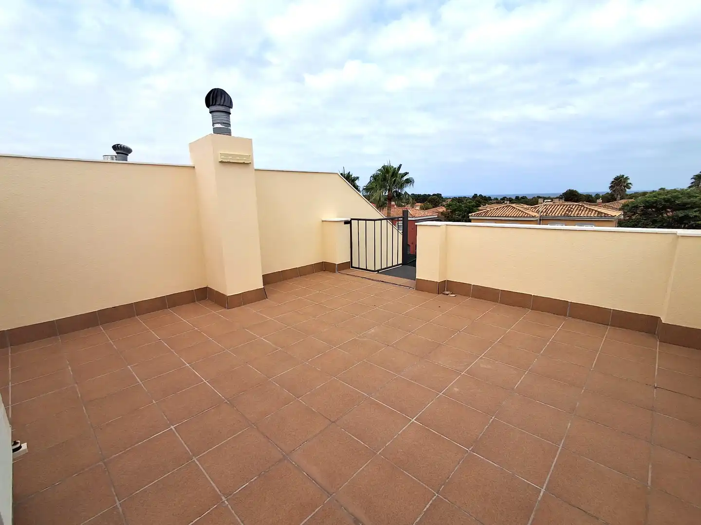 Terrassa de Casa adosada en venda en Mont-roig del Camp amb Aire condicionat, Jardí privat i Terrassa