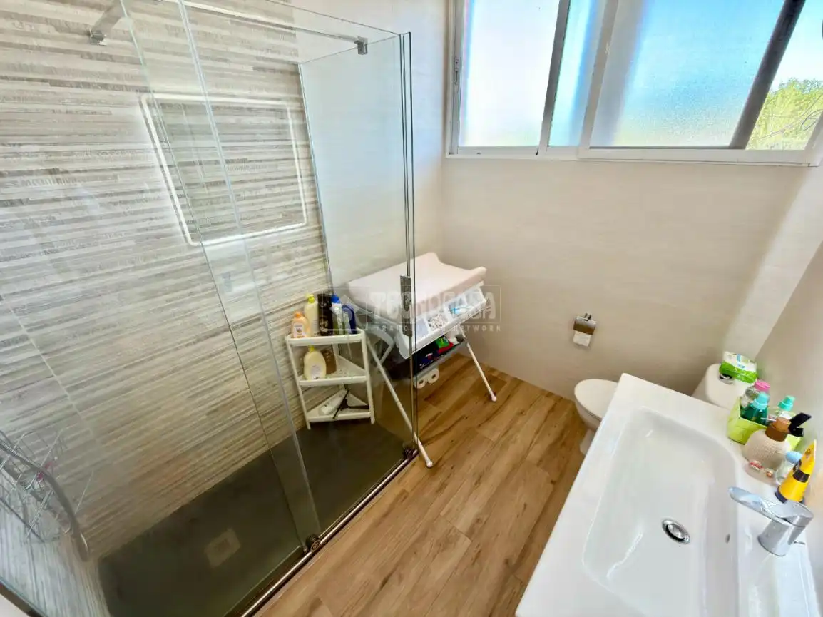 Baño de Casa adosada en venta en Valdeaveruelo con Aire acondicionado, Calefacción y Terraza
