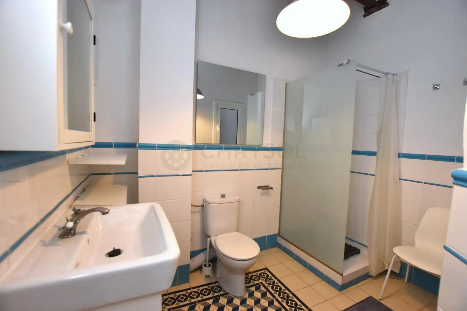 Badezimmer von Wohnung zum Verkauf in Barcelona mit Klimaanlage, Heizung und Parkett