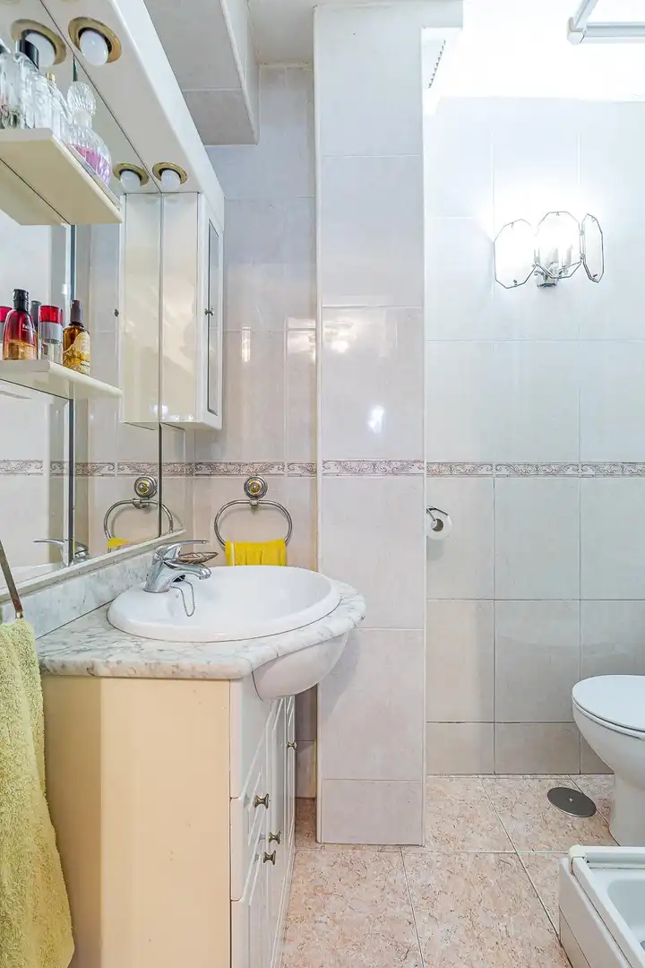 Bathroom of Flat for sale in Madrid  with Air Conditioner
