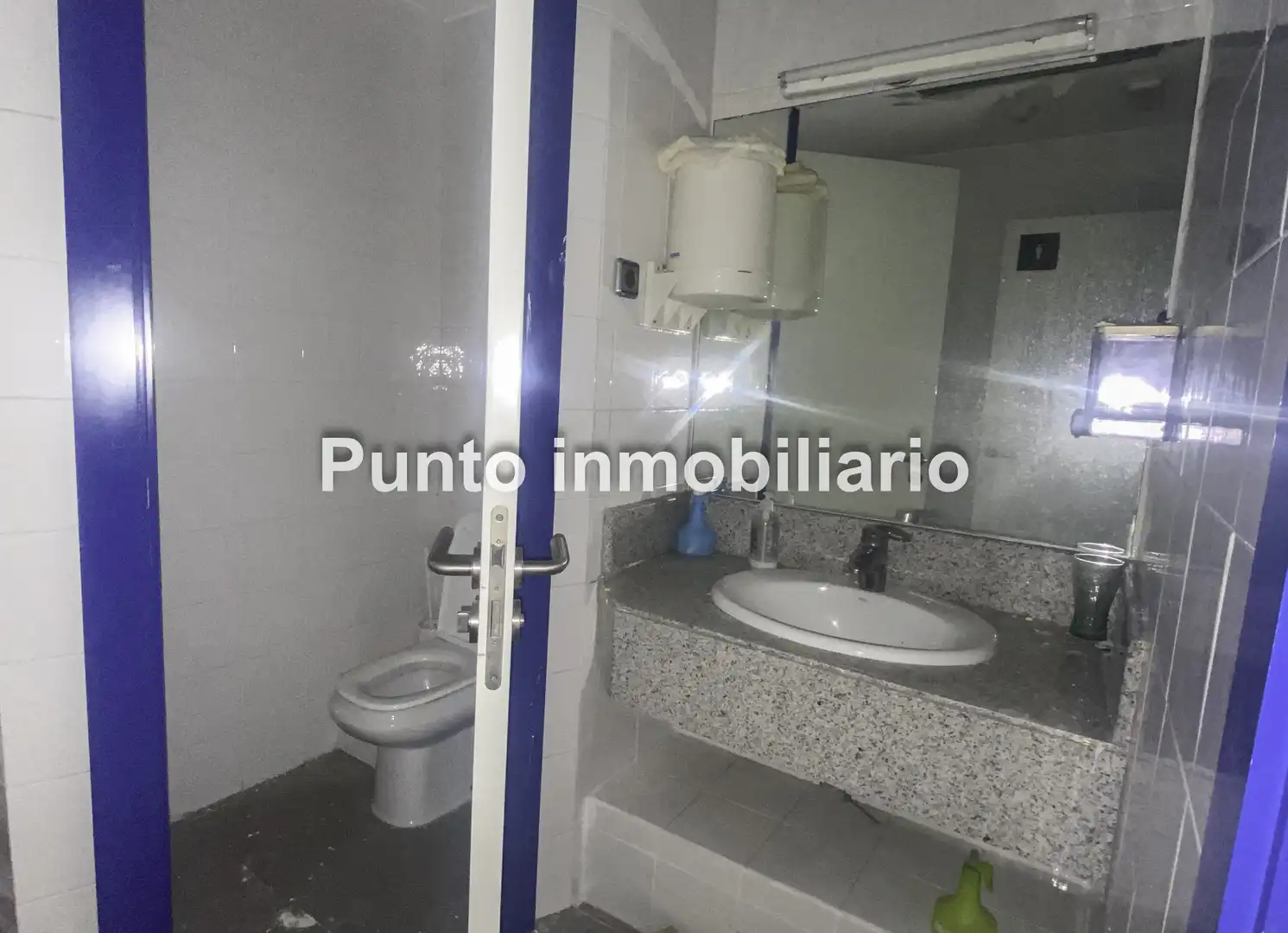 Badezimmer von Geschaftsraum zum Verkauf in Valladolid mit Klimaanlage