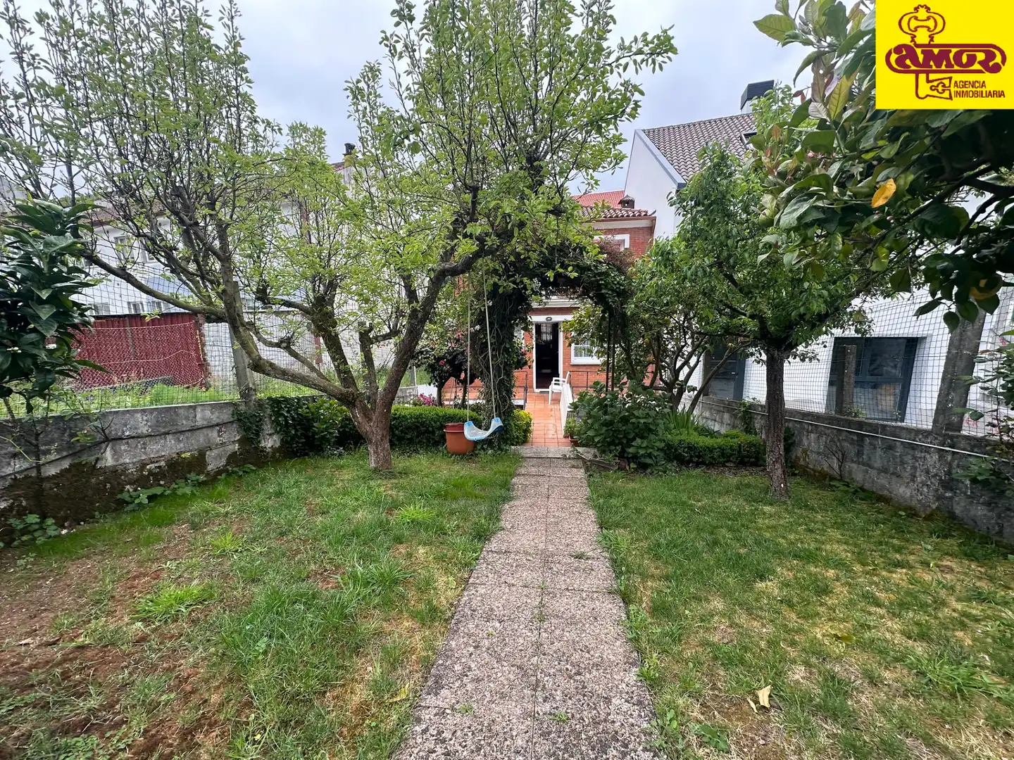 Jardí de Casa o xalet en venda en Santiago de Compostela  amb Calefacció, Jardí privat i Terrassa