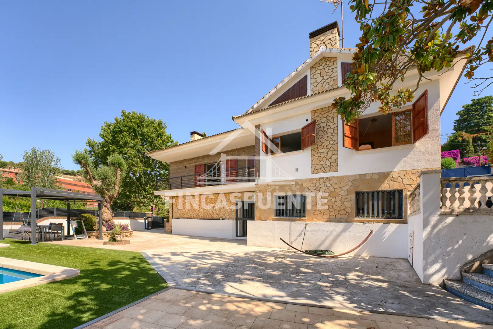 Vista exterior de Casa o chalet en venta en Tiana con Jardín privado, Terraza y Piscina
