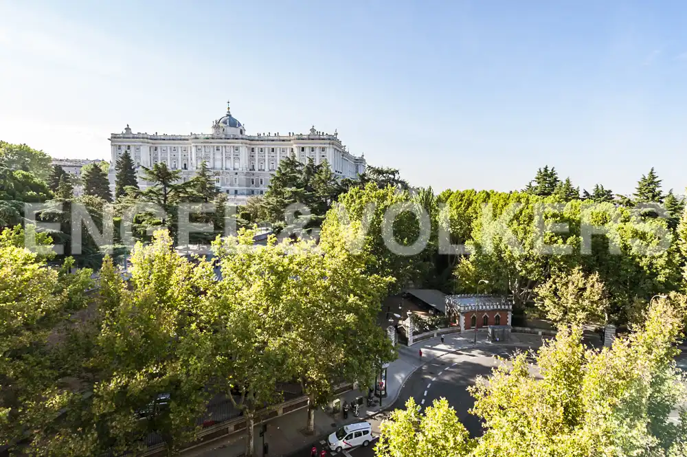 Exterior view of Flat for rent in Madrid  with Heating, Parquet flooring and Furnished