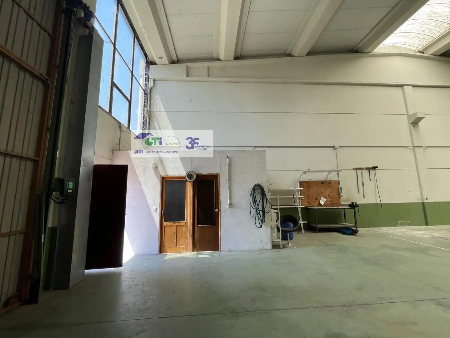 Nau industrial en venda en Alfajarín