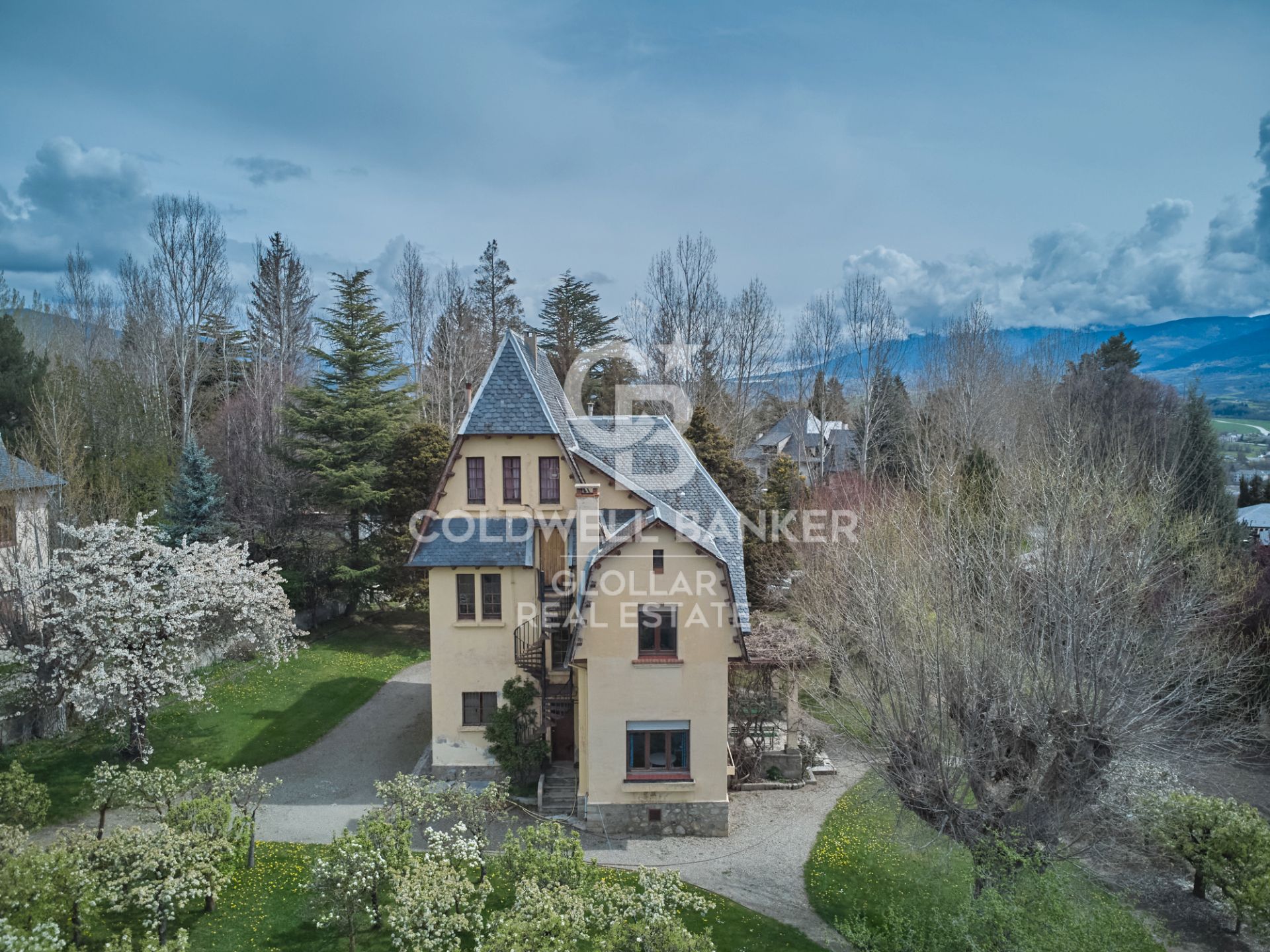 Exterior view of House or chalet for sale in Puigcerdà  with Heating, Private garden and Parquet flooring