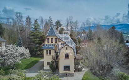 Vista exterior de Casa o xalet en venda en Puigcerdà amb Calefacció, Jardí privat i Parquet
