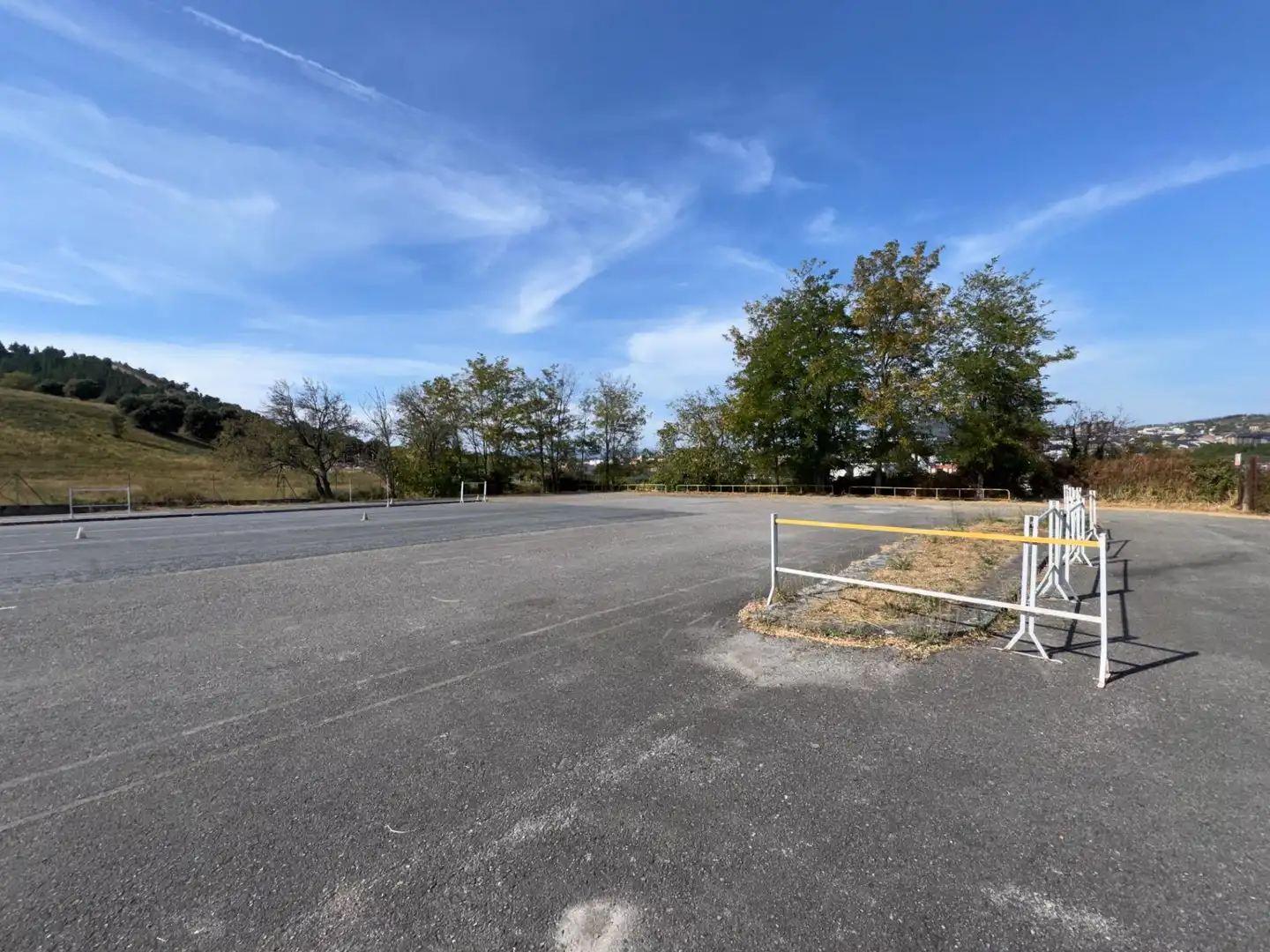 Parkplatz von Fabrikhallen zum Verkauf in Ponferrada
