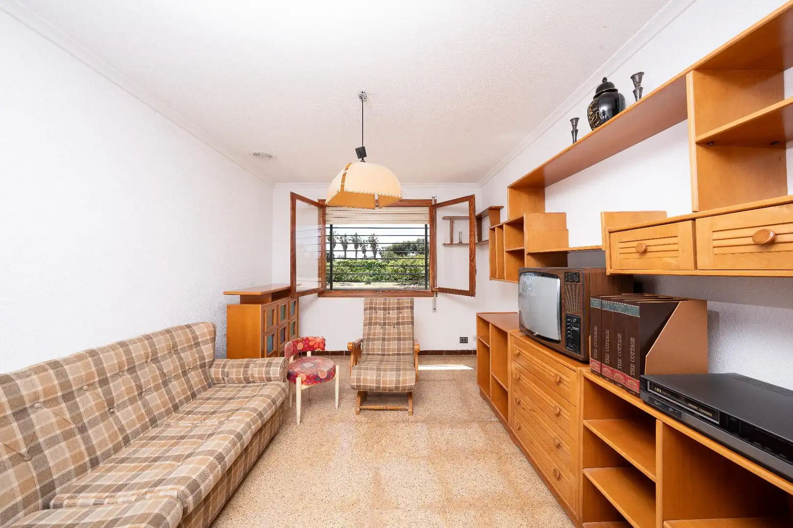 Sala d'estar de Casa o xalet en venda en Elche / Elx amb Jardí privat, Terrassa i Piscina