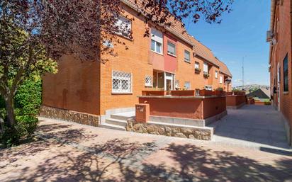 Vista exterior de Casa adosada en venda en Colmenar Viejo amb Terrassa i Balcó