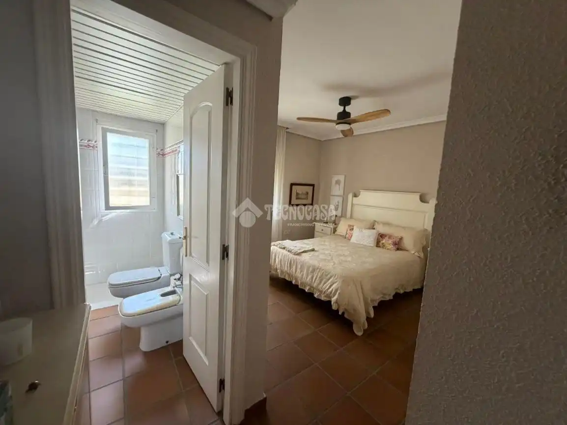 Habitación de Casa o chalet en venta en Badajoz con Aire acondicionado, Jardín privado y Piscina