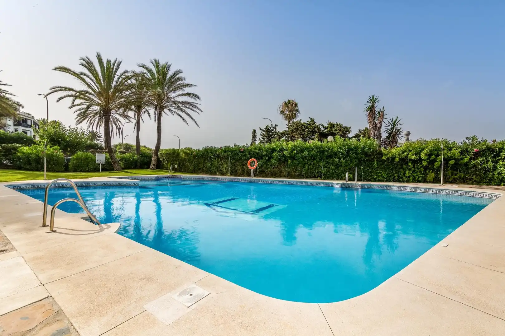 Swimming pool of Flat for sale in Marbella  with Air Conditioner, Heating and Private garden