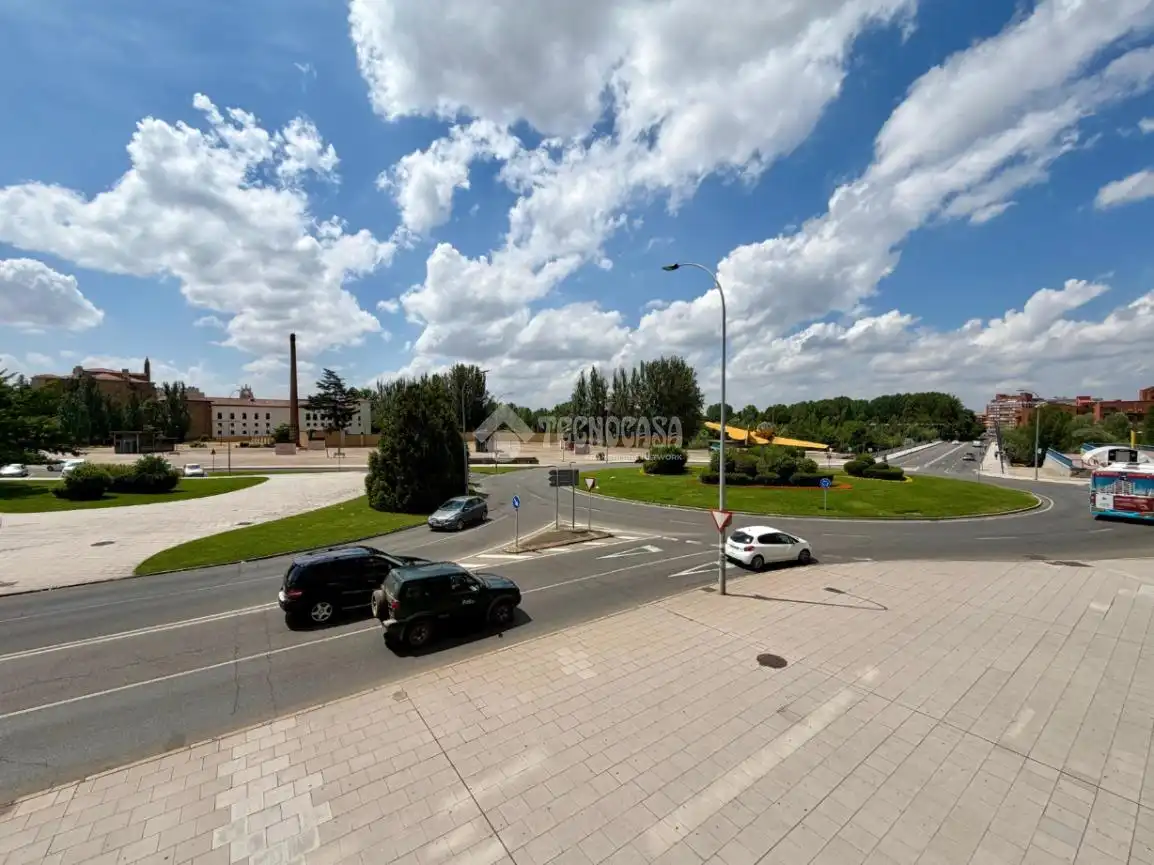 Piso en venta en León Capital  con Calefacción, Terraza y Trastero
