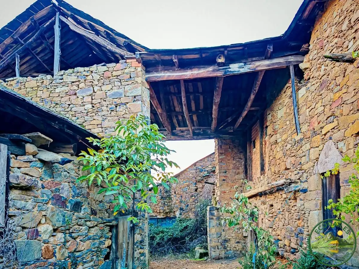 Vista exterior de Casa adosada en venda en Toreno