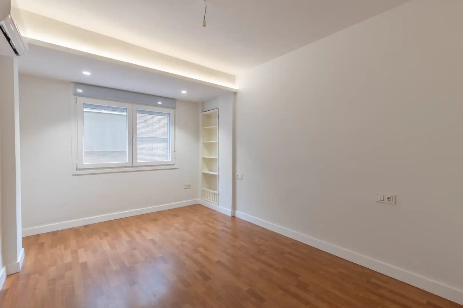 Flat for sale in Granada  with Air Conditioner, Heating and Parquet flooring