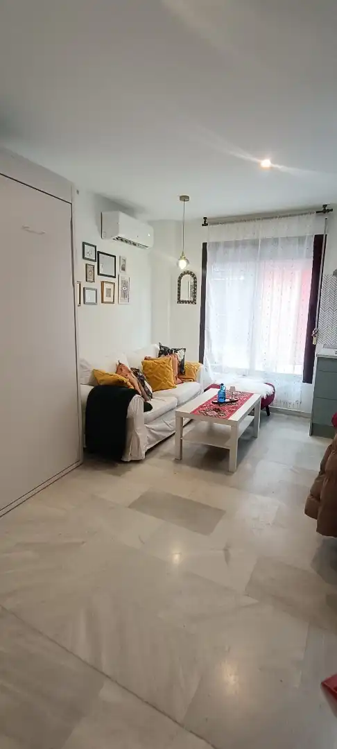 Wohnzimmer von Erdgeschoss zur Miete in La Zubia mit Klimaanlage, Heizung und Möbliert