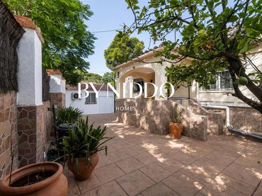 Casa amb jardí en venda a Carrer MALLORCA 18