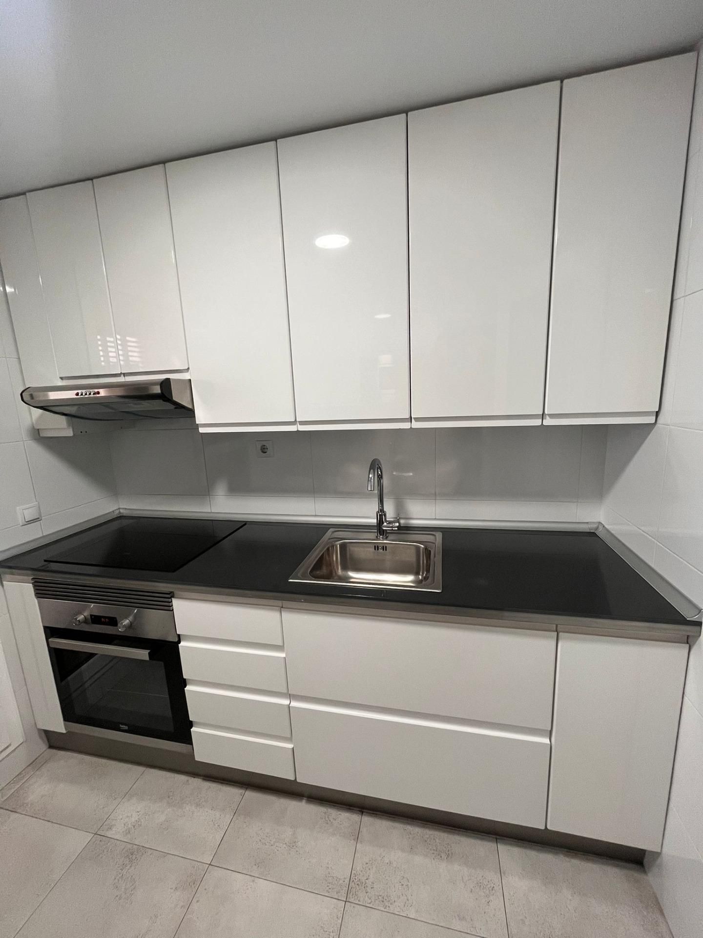 Cuina de Pis de lloguer en Getafe amb Jardí privat i Piscina comunitària