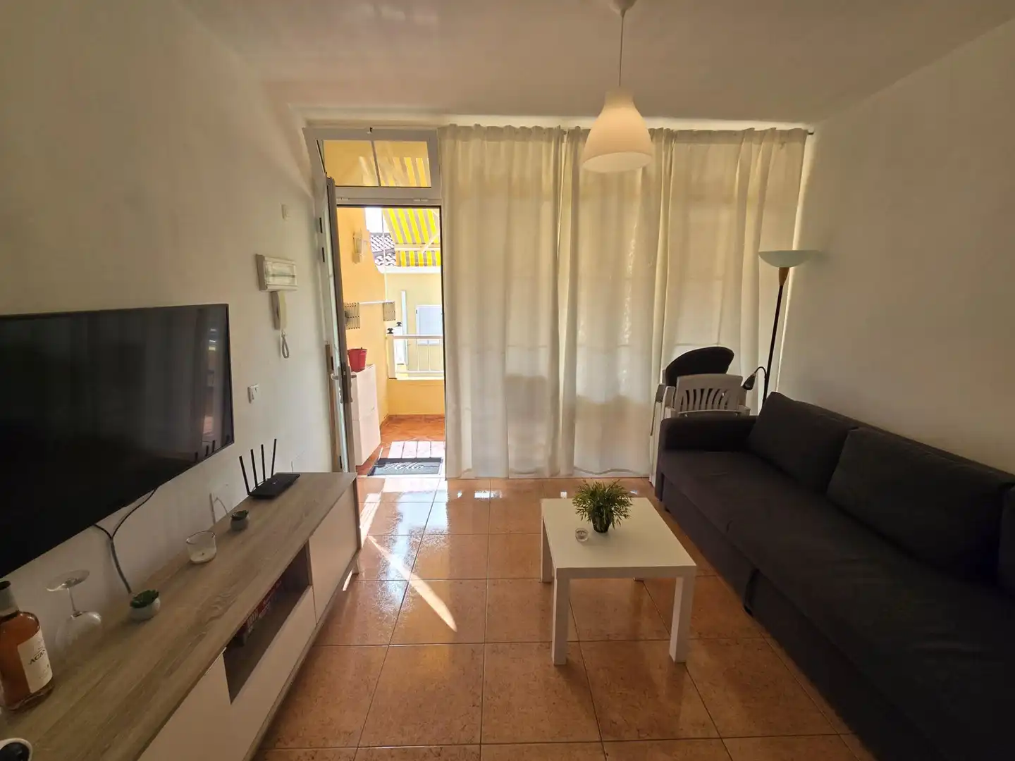 Sala de estar de Apartamento de alquiler en Mogán con Amueblado, Balcón y Piscina comunitaria