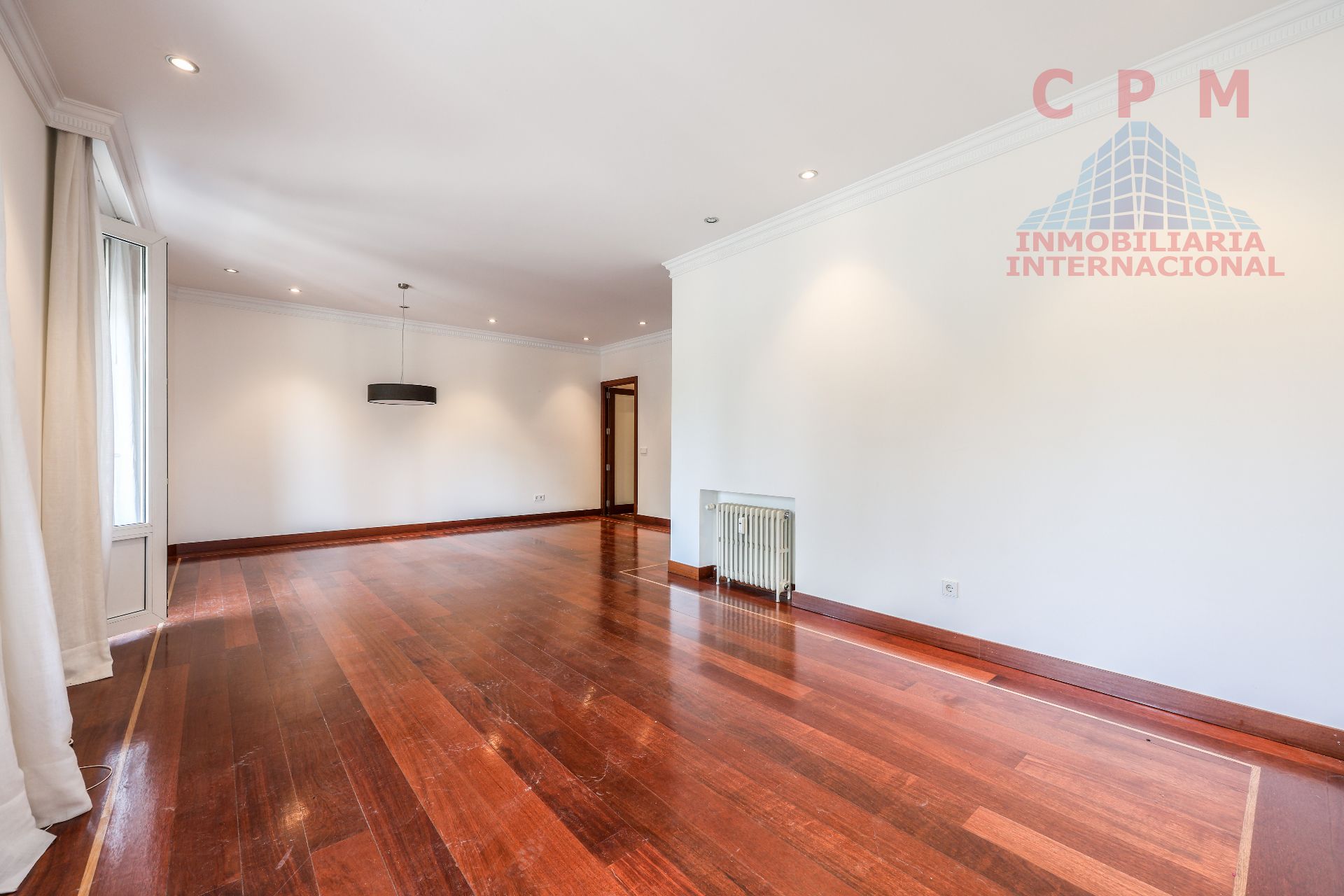 Living room of Flat to rent in  Madrid Capital  with Air Conditioner, Heating and Parquet flooring