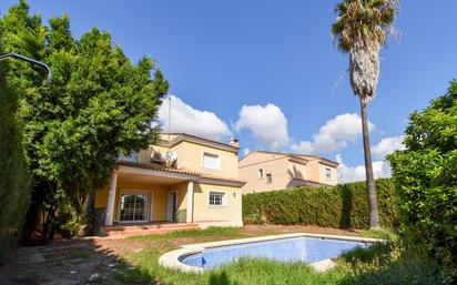 Vista exterior de Casa o xalet en venda en L'Eliana amb Aire condicionat, Calefacció i Jardí privat