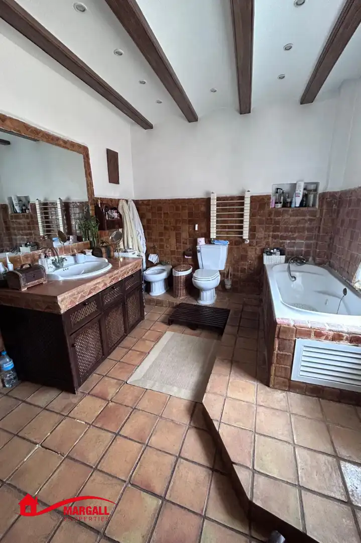 Bany de Casa o xalet en venda en Alboraya amb Aire condicionat, Calefacció i Jardí privat