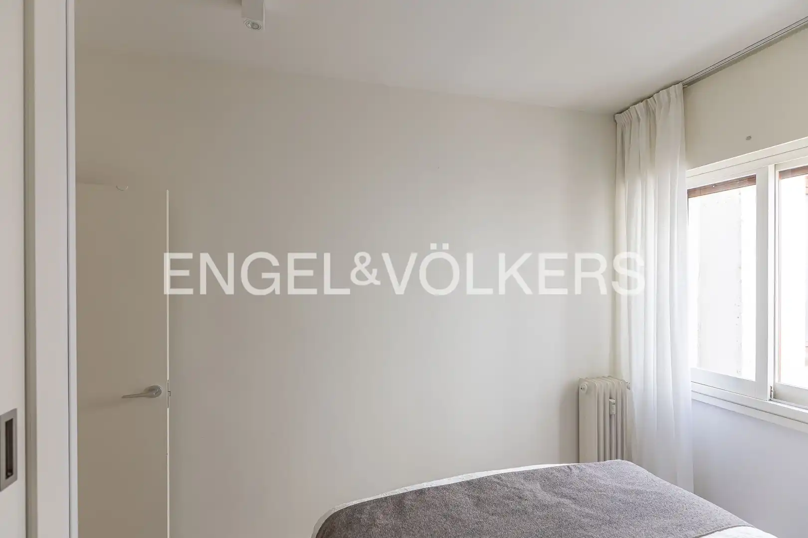 Bedroom of Flat for rent in Madrid  with Air Conditioner, Heating and Terrace