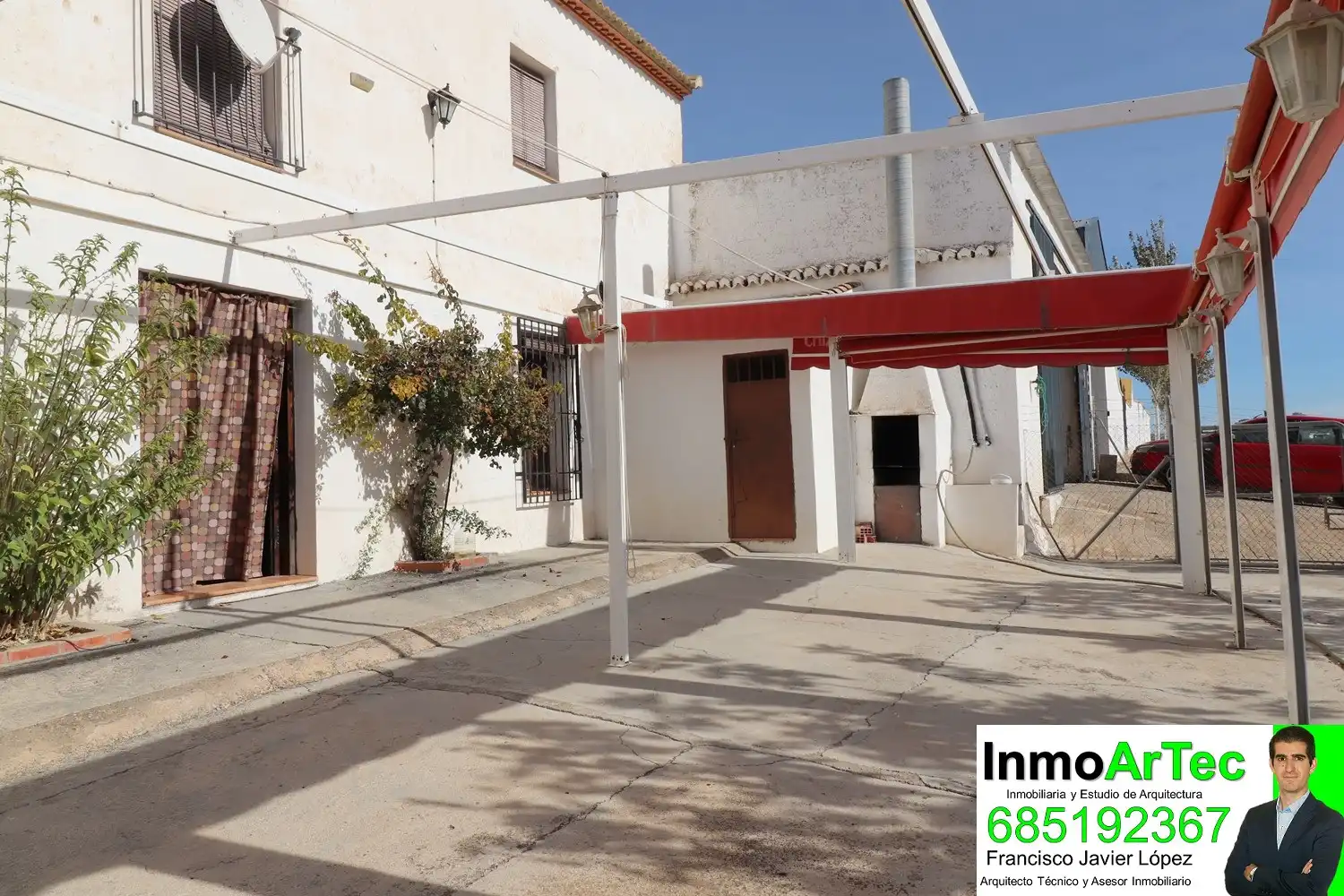 Vista exterior de Finca rústica en venda en Iznalloz amb Jardí privat, Terrassa i Piscina