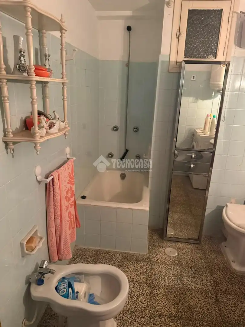 Bany de Pis en venda en Alicante / Alacant amb Terrassa i Balcó