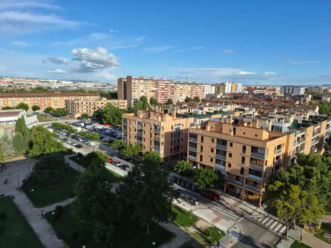 Vista exterior de Piso en venta en Zaragoza con Calefacción y Terraza