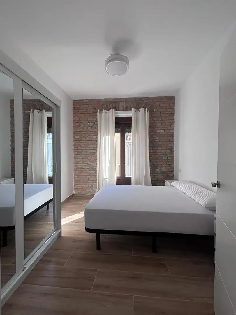 Bedroom of Flat for rent in Granada  with Air Conditioner, Furnished and Balcony