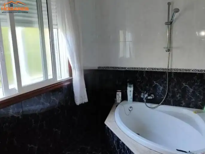 Bany de Casa o xalet en venda en Cangas  amb Piscina